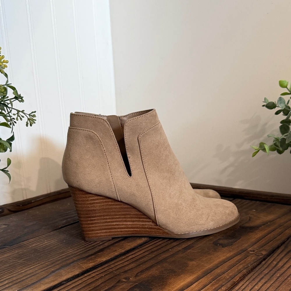 NWT Madden Girl Greteel Tan Wedge Booties